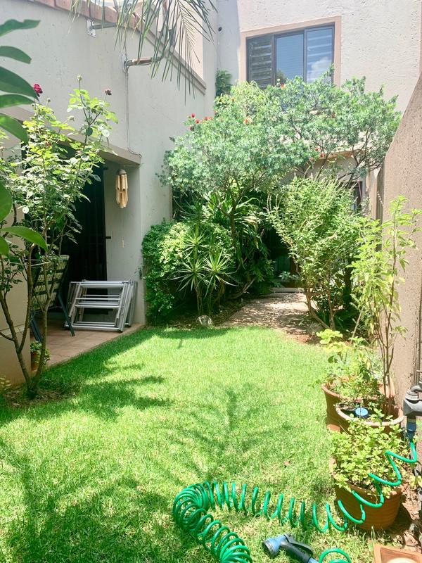 To Let 1 Bedroom Property for Rent in Waverley Gauteng