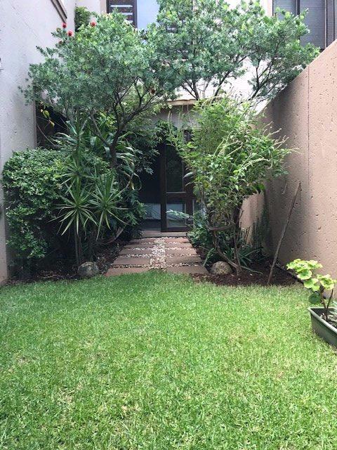 To Let 1 Bedroom Property for Rent in Waverley Gauteng