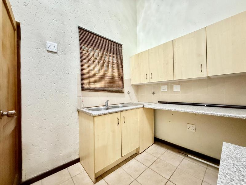 To Let 2 Bedroom Property for Rent in Greenstone Hill Gauteng