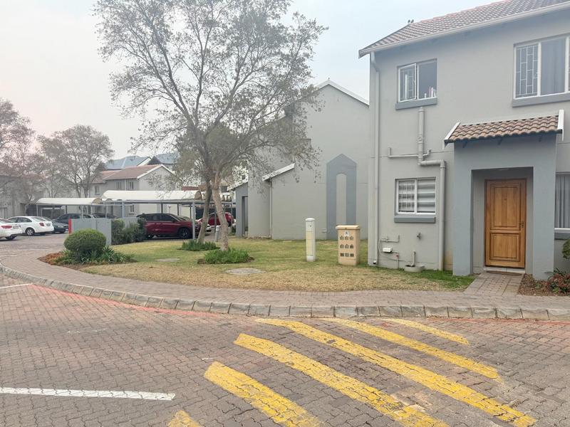 To Let 2 Bedroom Property for Rent in Greenstone Hill Gauteng