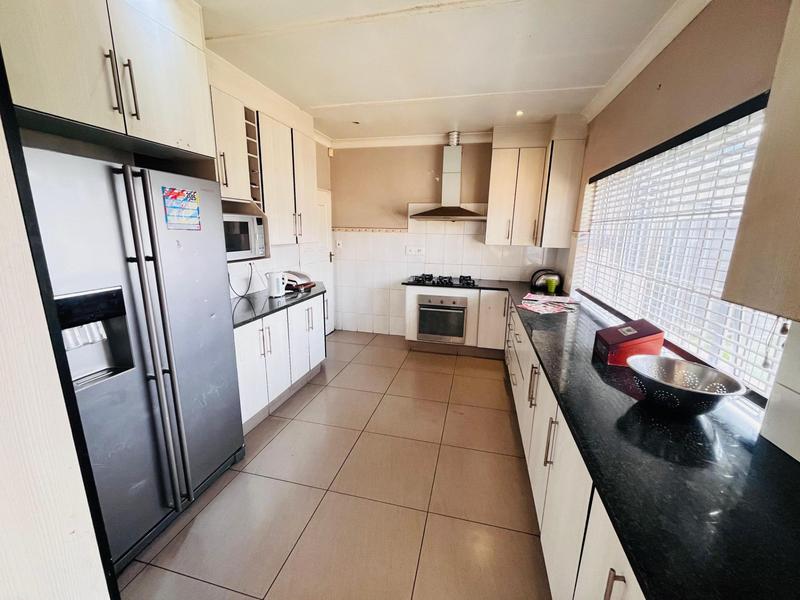 8 Bedroom Property for Sale in Wychwood Gauteng