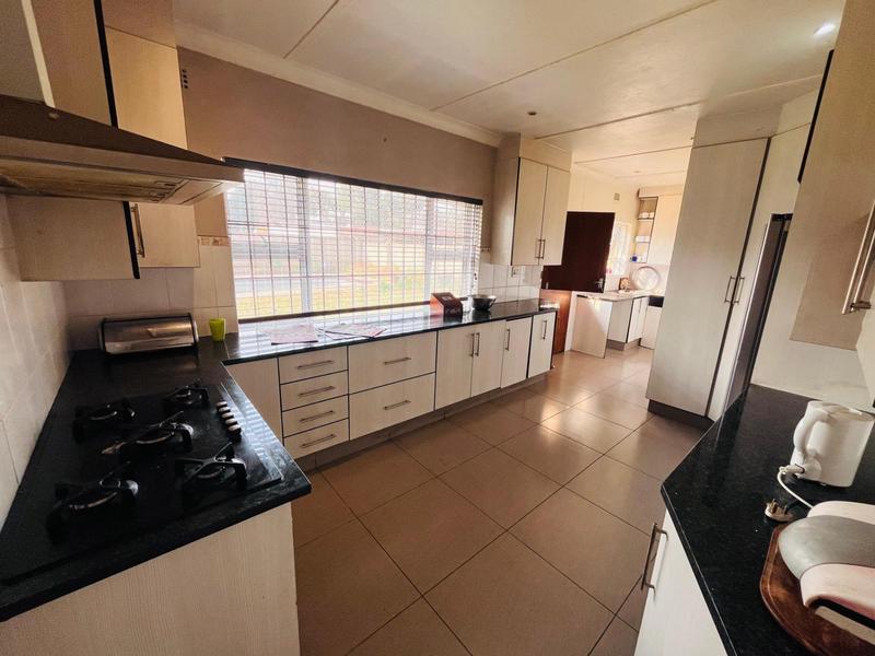 8 Bedroom Property for Sale in Wychwood Gauteng