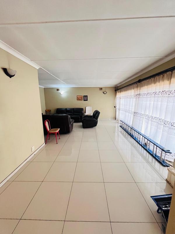 8 Bedroom Property for Sale in Wychwood Gauteng