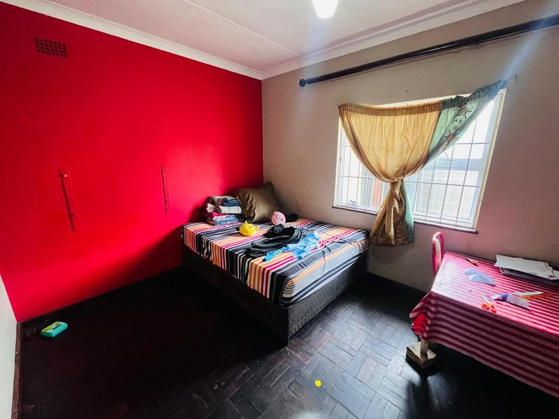 8 Bedroom Property for Sale in Wychwood Gauteng