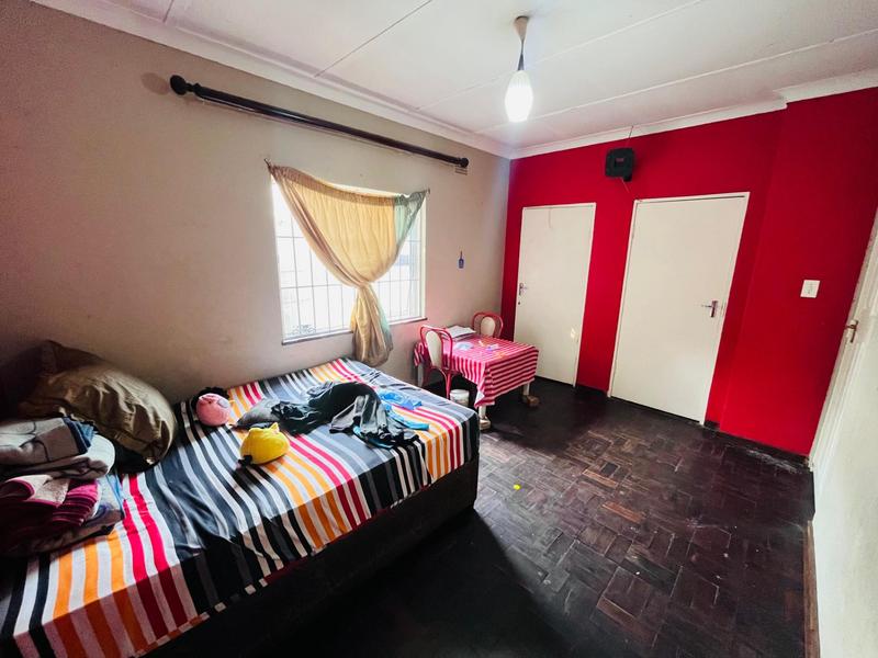 8 Bedroom Property for Sale in Wychwood Gauteng
