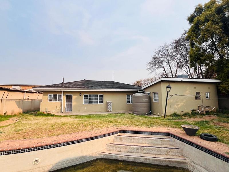 8 Bedroom Property for Sale in Wychwood Gauteng