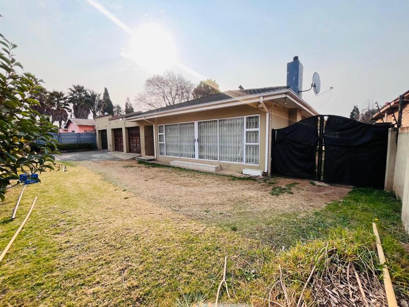 8 Bedroom Property for Sale in Wychwood Gauteng