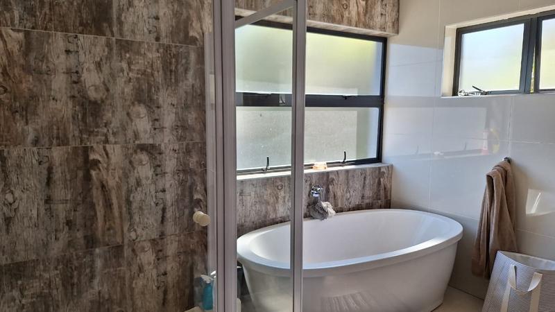 To Let 4 Bedroom Property for Rent in Midstream Estate Gauteng