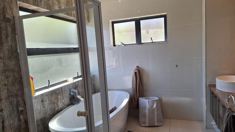 To Let 4 Bedroom Property for Rent in Midstream Estate Gauteng
