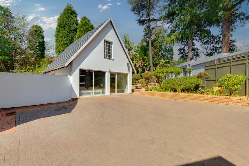5 Bedroom Property for Sale in Bryanston Gauteng
