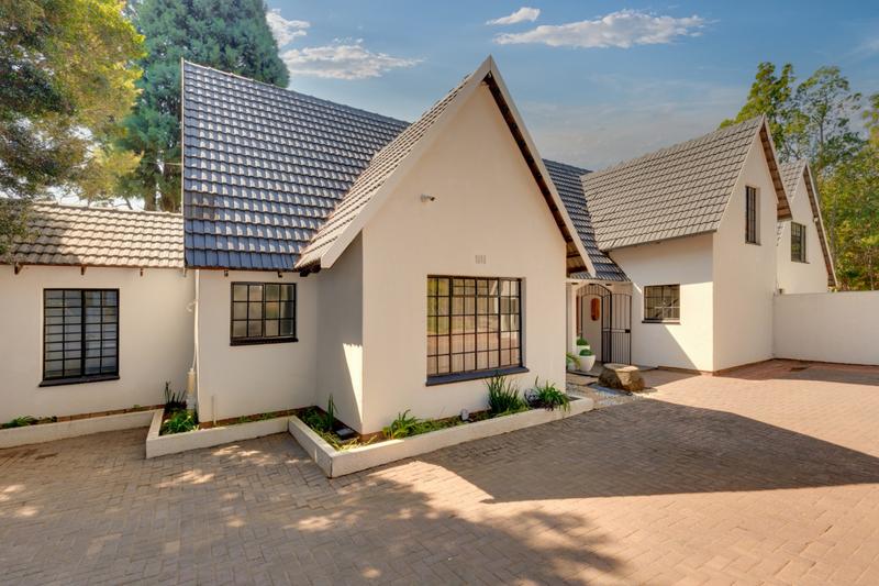 5 Bedroom Property for Sale in Bryanston Gauteng