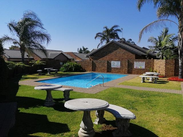 To Let 2 Bedroom Property for Rent in Amberfield Gauteng