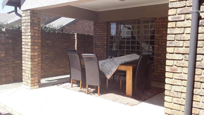 To Let 2 Bedroom Property for Rent in Amberfield Gauteng