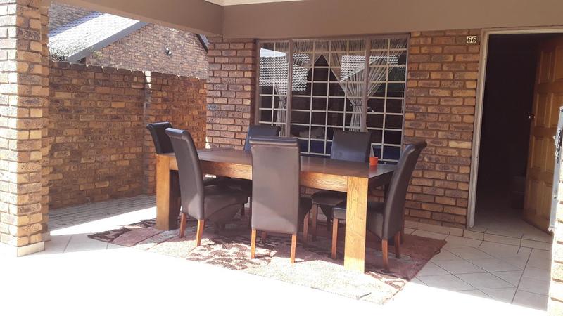 To Let 2 Bedroom Property for Rent in Amberfield Gauteng