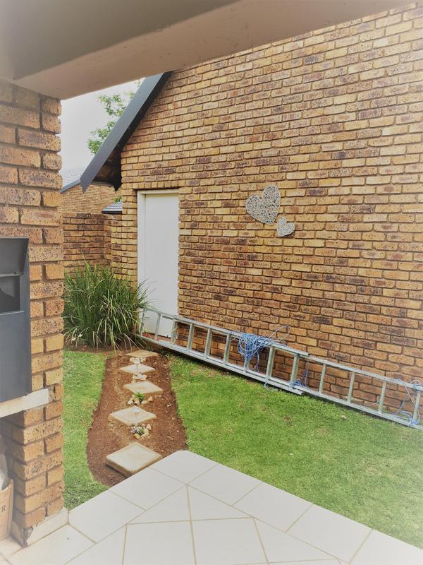 To Let 2 Bedroom Property for Rent in Amberfield Gauteng