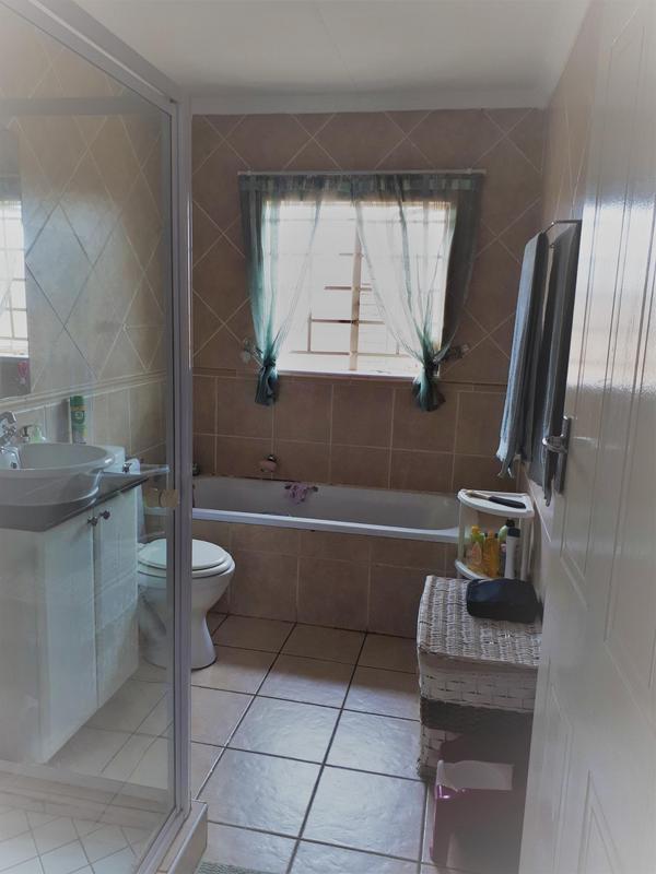 To Let 2 Bedroom Property for Rent in Amberfield Gauteng