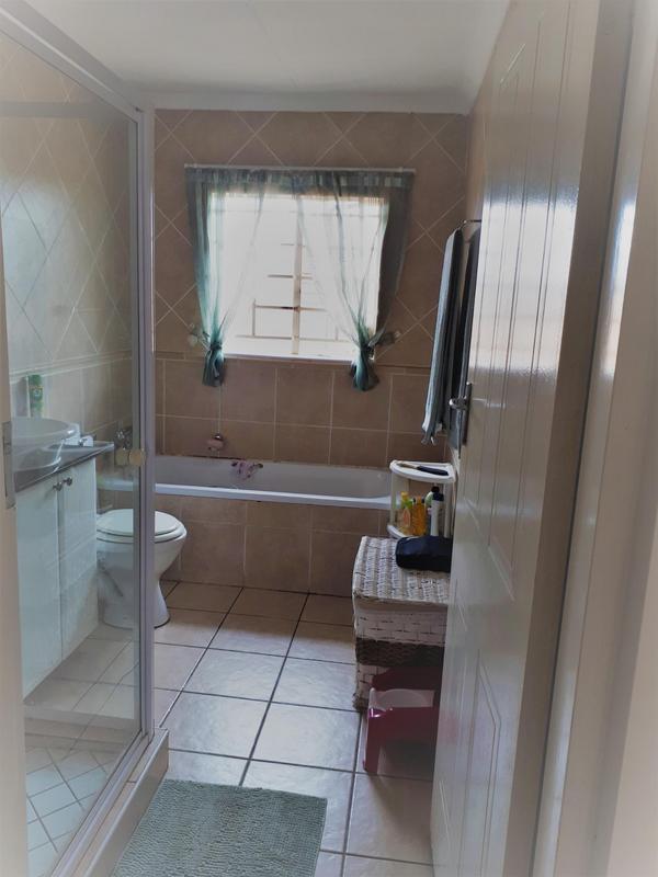 To Let 2 Bedroom Property for Rent in Amberfield Gauteng