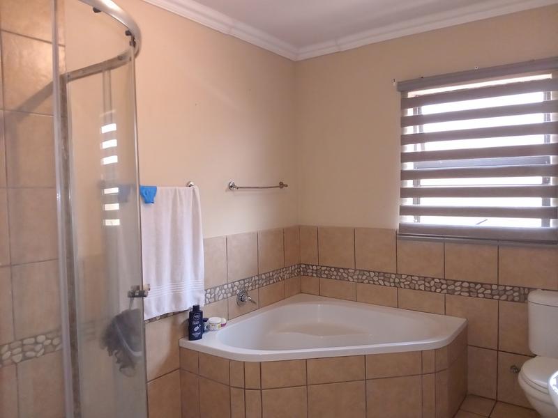 3 Bedroom Property for Sale in Vanderbijlpark SE 8 Gauteng