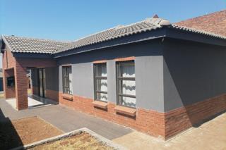 3 Bedroom Property for Sale in Clayville Gauteng