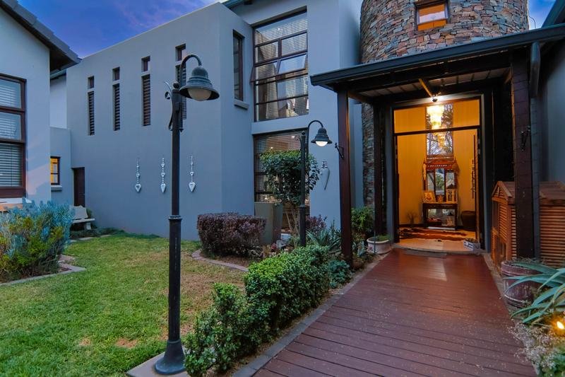 5 Bedroom Property for Sale in Copperleaf Estate Gauteng