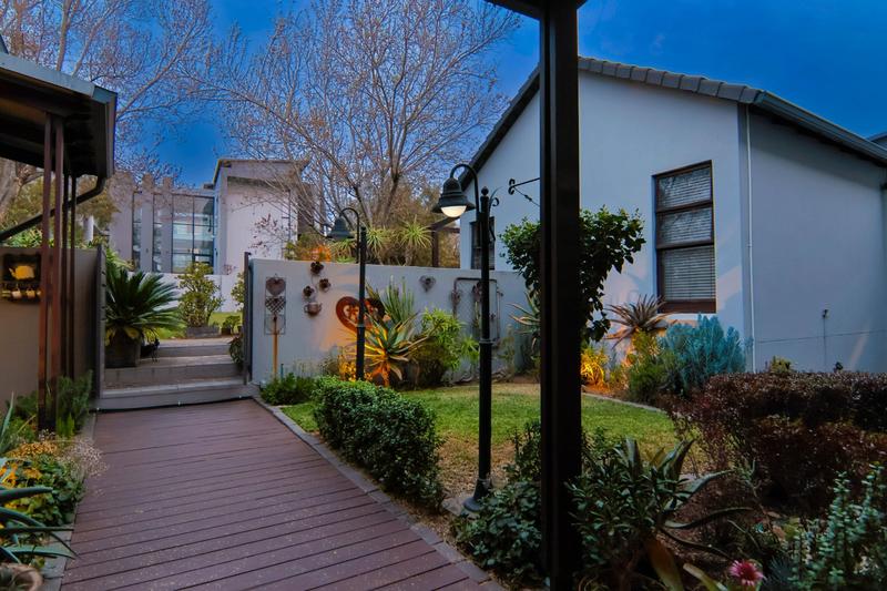 5 Bedroom Property for Sale in Copperleaf Estate Gauteng
