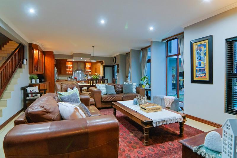 5 Bedroom Property for Sale in Copperleaf Estate Gauteng
