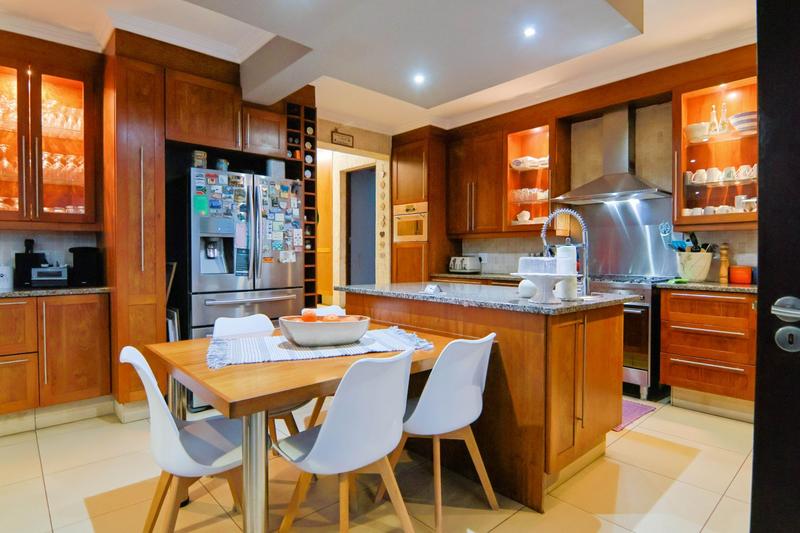 5 Bedroom Property for Sale in Copperleaf Estate Gauteng