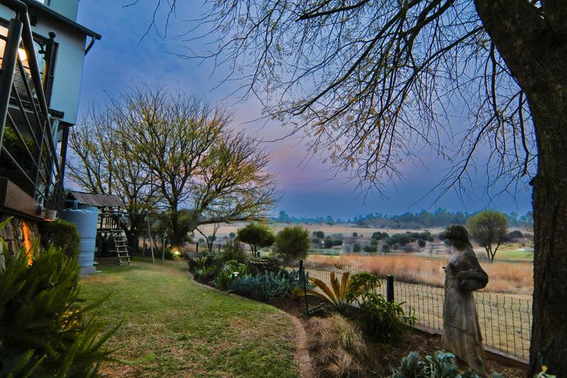5 Bedroom Property for Sale in Copperleaf Estate Gauteng