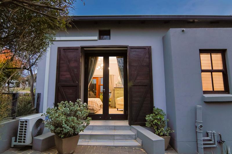 5 Bedroom Property for Sale in Copperleaf Estate Gauteng