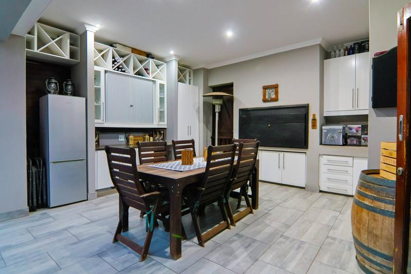 5 Bedroom Property for Sale in Copperleaf Estate Gauteng