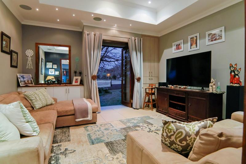 5 Bedroom Property for Sale in Copperleaf Estate Gauteng