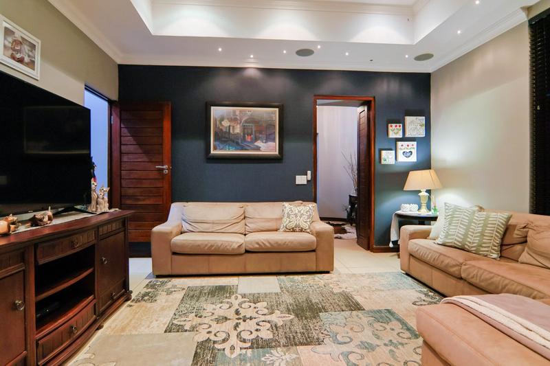 5 Bedroom Property for Sale in Copperleaf Estate Gauteng