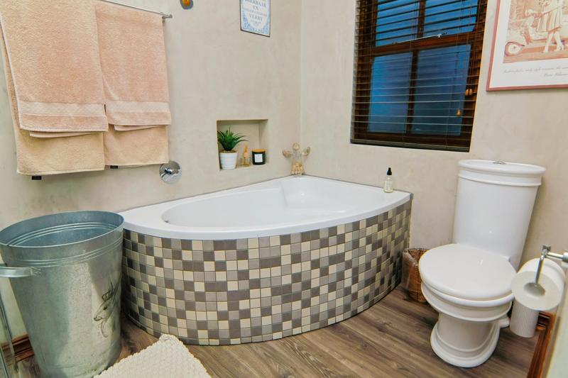 5 Bedroom Property for Sale in Copperleaf Estate Gauteng