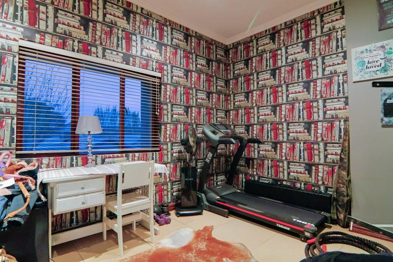 5 Bedroom Property for Sale in Copperleaf Estate Gauteng