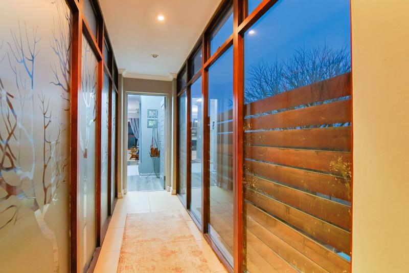 5 Bedroom Property for Sale in Copperleaf Estate Gauteng