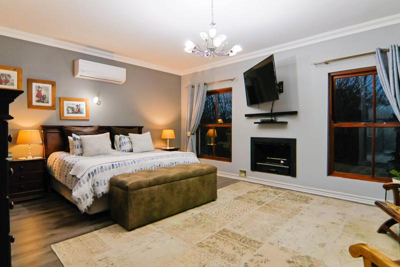 5 Bedroom Property for Sale in Copperleaf Estate Gauteng