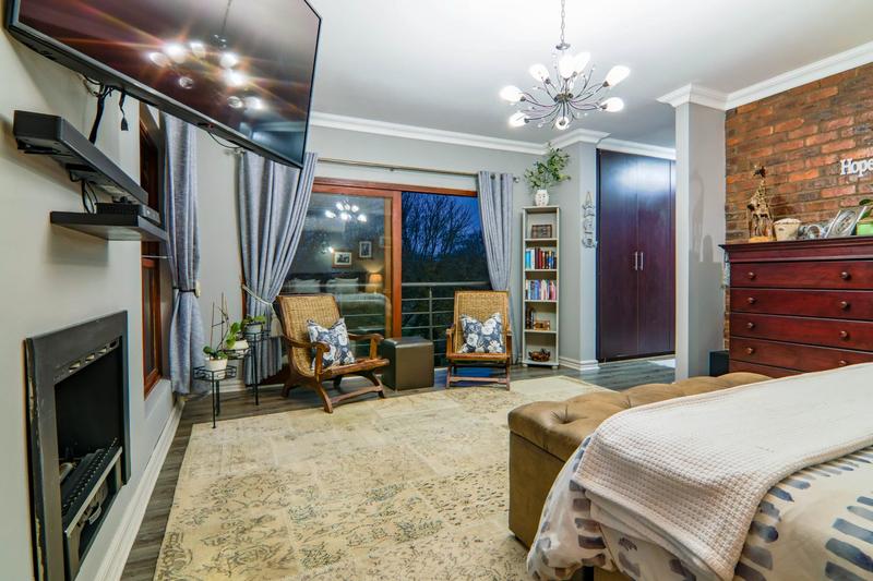 5 Bedroom Property for Sale in Copperleaf Estate Gauteng