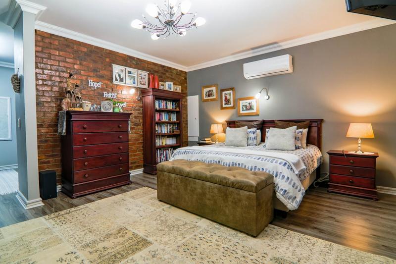 5 Bedroom Property for Sale in Copperleaf Estate Gauteng