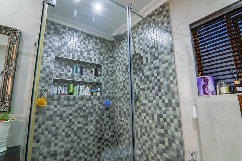 5 Bedroom Property for Sale in Copperleaf Estate Gauteng