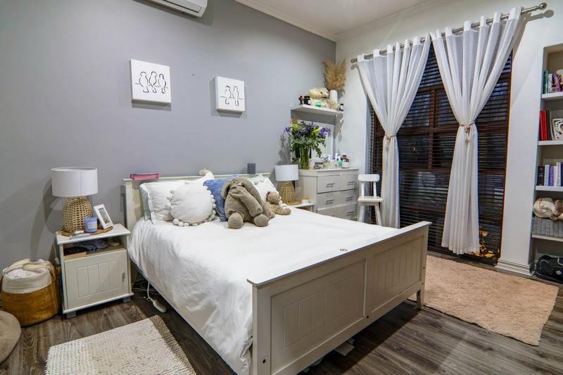 5 Bedroom Property for Sale in Copperleaf Estate Gauteng