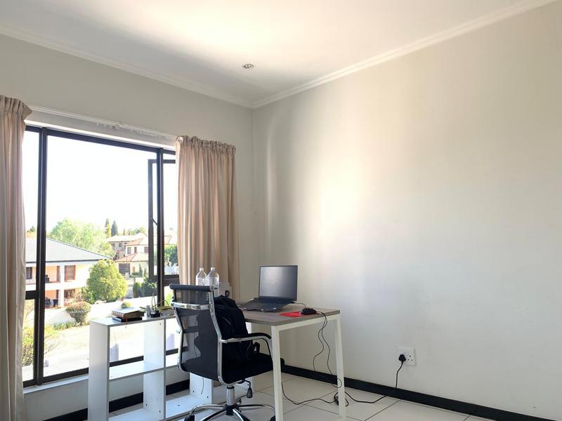 To Let 2 Bedroom Property for Rent in Lonehill Gauteng