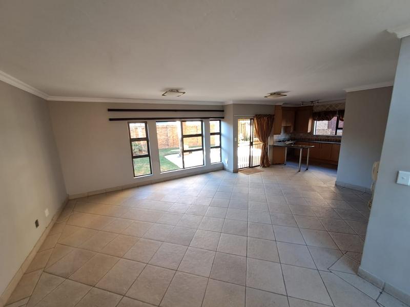5 Bedroom Property for Sale in Amberfield Gauteng