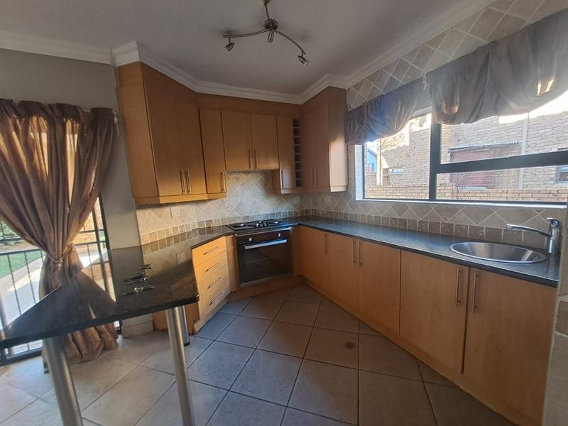 5 Bedroom Property for Sale in Amberfield Gauteng