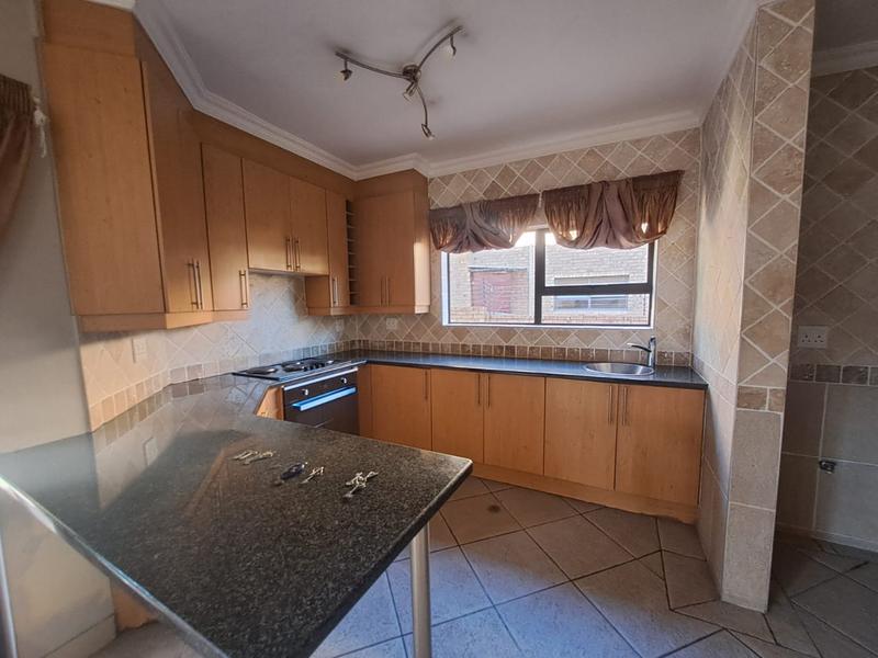 5 Bedroom Property for Sale in Amberfield Gauteng