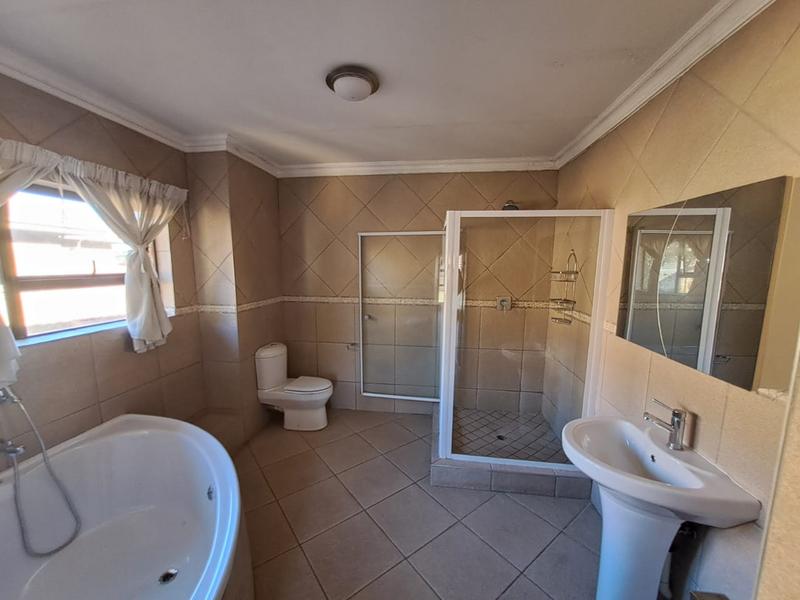 5 Bedroom Property for Sale in Amberfield Gauteng