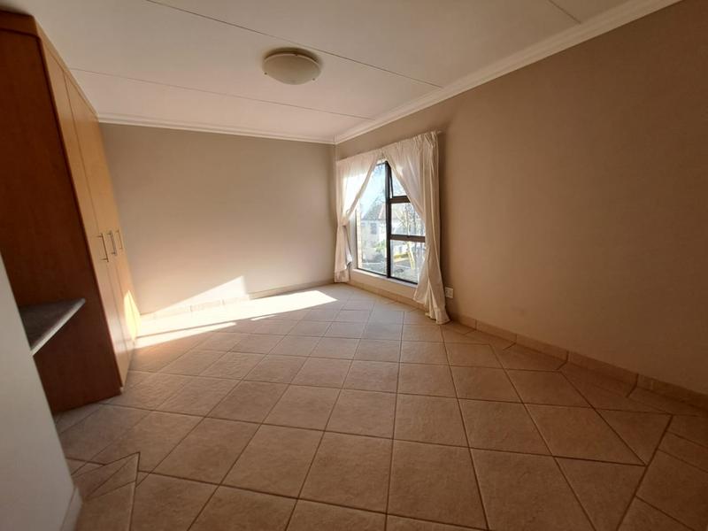 5 Bedroom Property for Sale in Amberfield Gauteng