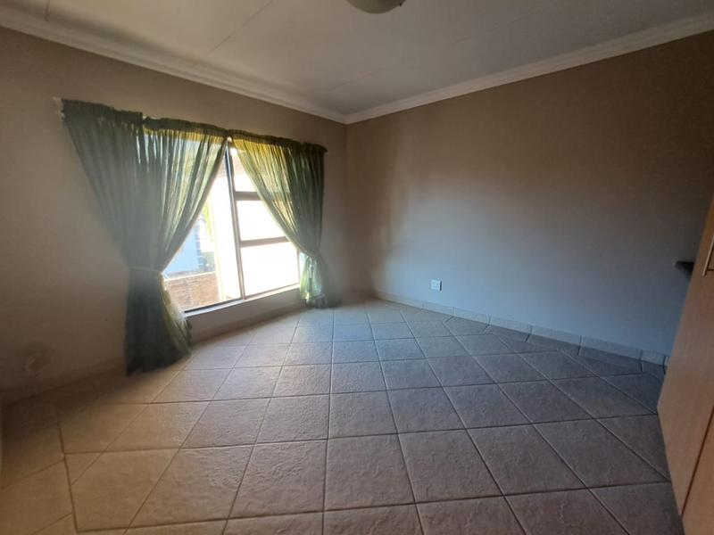 5 Bedroom Property for Sale in Amberfield Gauteng