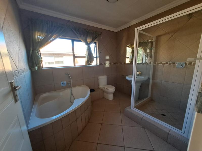 5 Bedroom Property for Sale in Amberfield Gauteng
