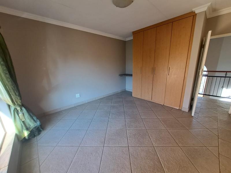 5 Bedroom Property for Sale in Amberfield Gauteng