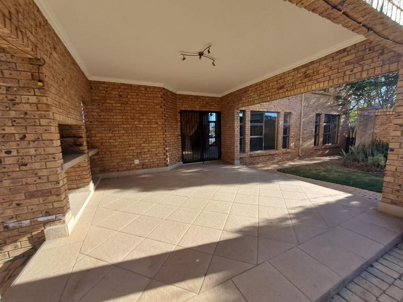 5 Bedroom Property for Sale in Amberfield Gauteng